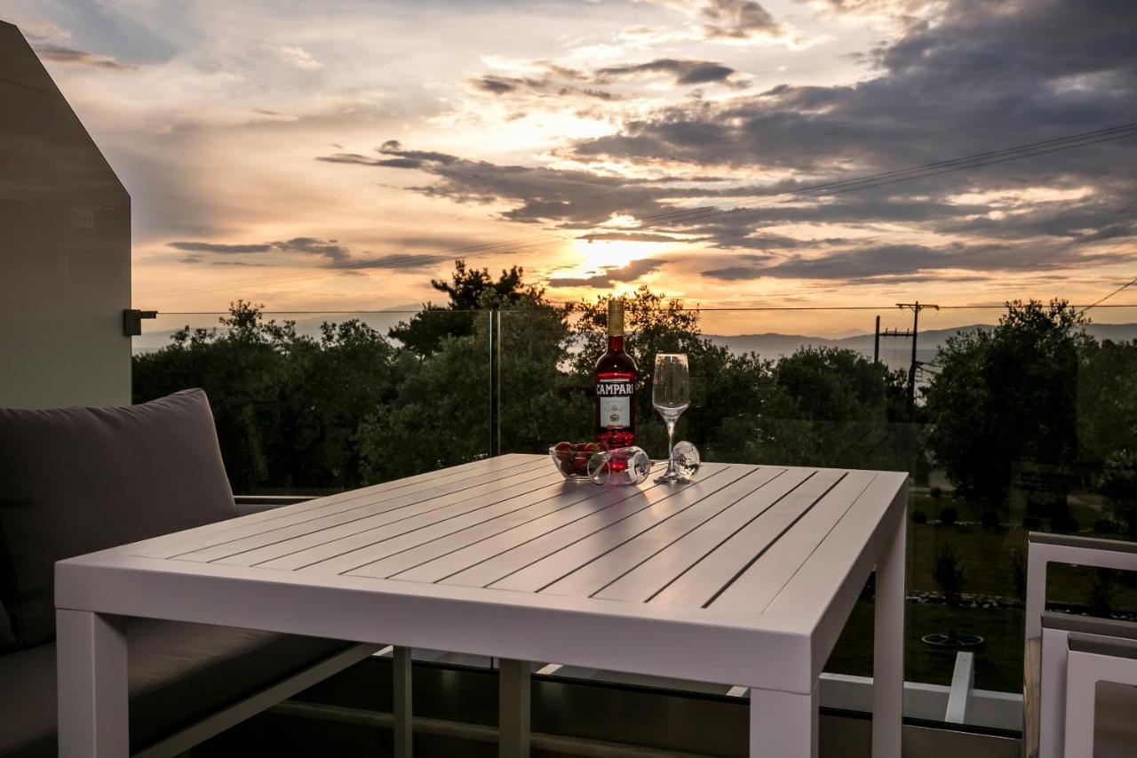 Pachis Escape Suites Exteriér fotografie