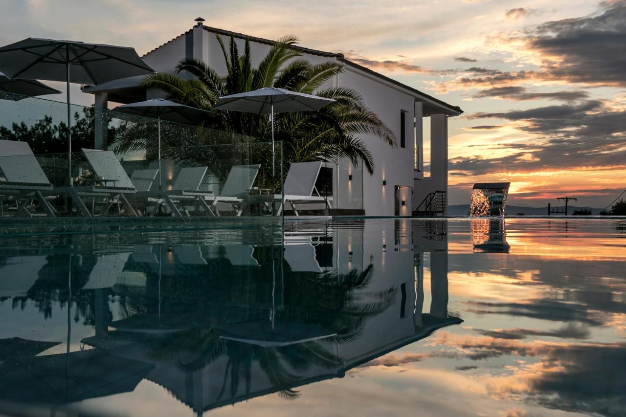 Pachis Escape Suites Exteriér fotografie