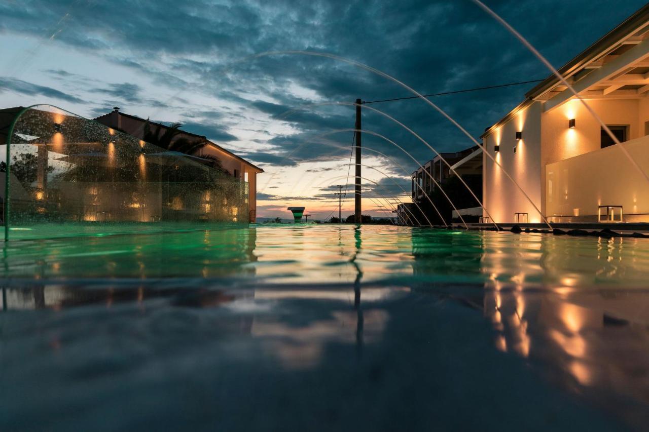 Pachis Escape Suites Exteriér fotografie